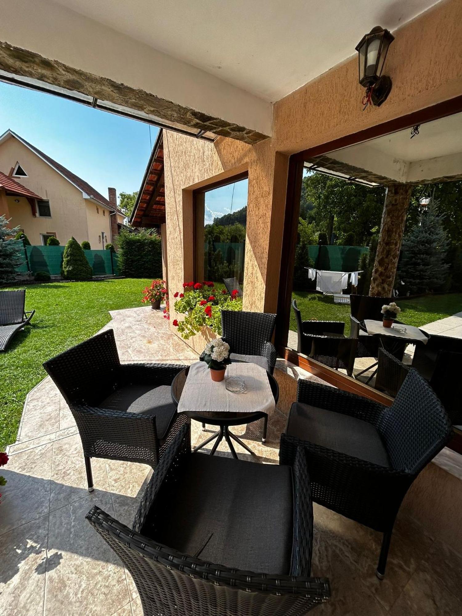 Hotel Casa Larisa Chiscau Zewnętrze zdjęcie