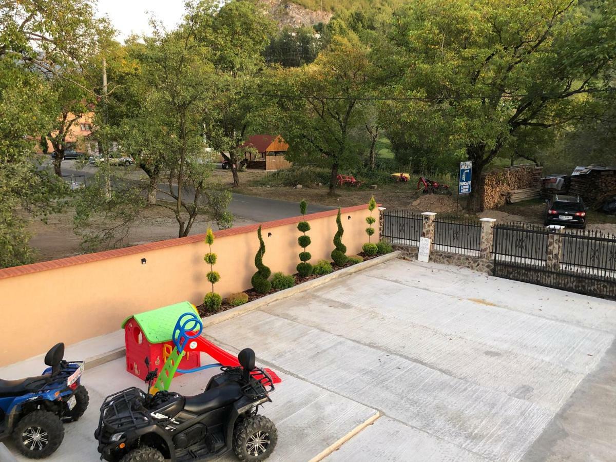 Hotel Casa Larisa Chiscau Zewnętrze zdjęcie